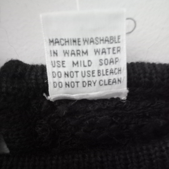 Vintage 1970's, Wye Oaks, Women's, Sweater, Size 24W/44, Color Black, Red - Picture 7 of 8